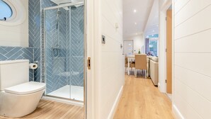 Classic Cabin | Bathroom