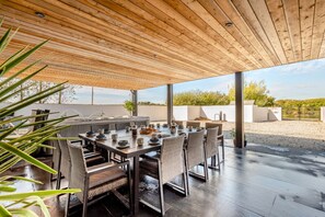 Outdoor dining - This conversion offers a masterclass in high-end coastal living (Pancrasweek)