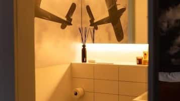 Superior Double Room, City View | Bathroom | Soap, shampoo, toilet paper