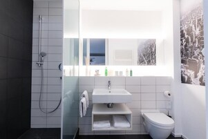 Superior Double Room, City View | Bathroom | Soap, shampoo, toilet paper