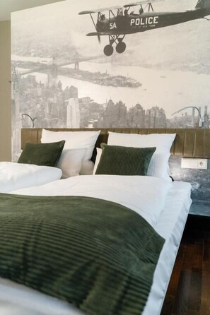 Dobbeltrom – standard, byutsikt | Safe på rommet, blendingsgardiner, lydisolert og strykejern/-brett