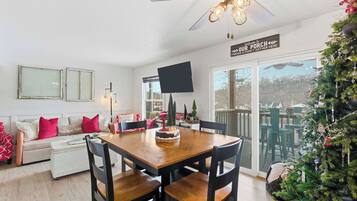 Condo, 1 King Bed with Sofa bed, Balcony (Ashley's Forgetaway) | Dining