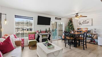 Condo, 1 King Bed with Sofa bed, Balcony (Ashley's Forgetaway) | Living area