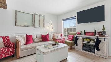 Kondominium, 1 Tempat Tidur King dengan tempat tidur Sofa, balkon (Ashley's Forgetaway) | Area keluarga