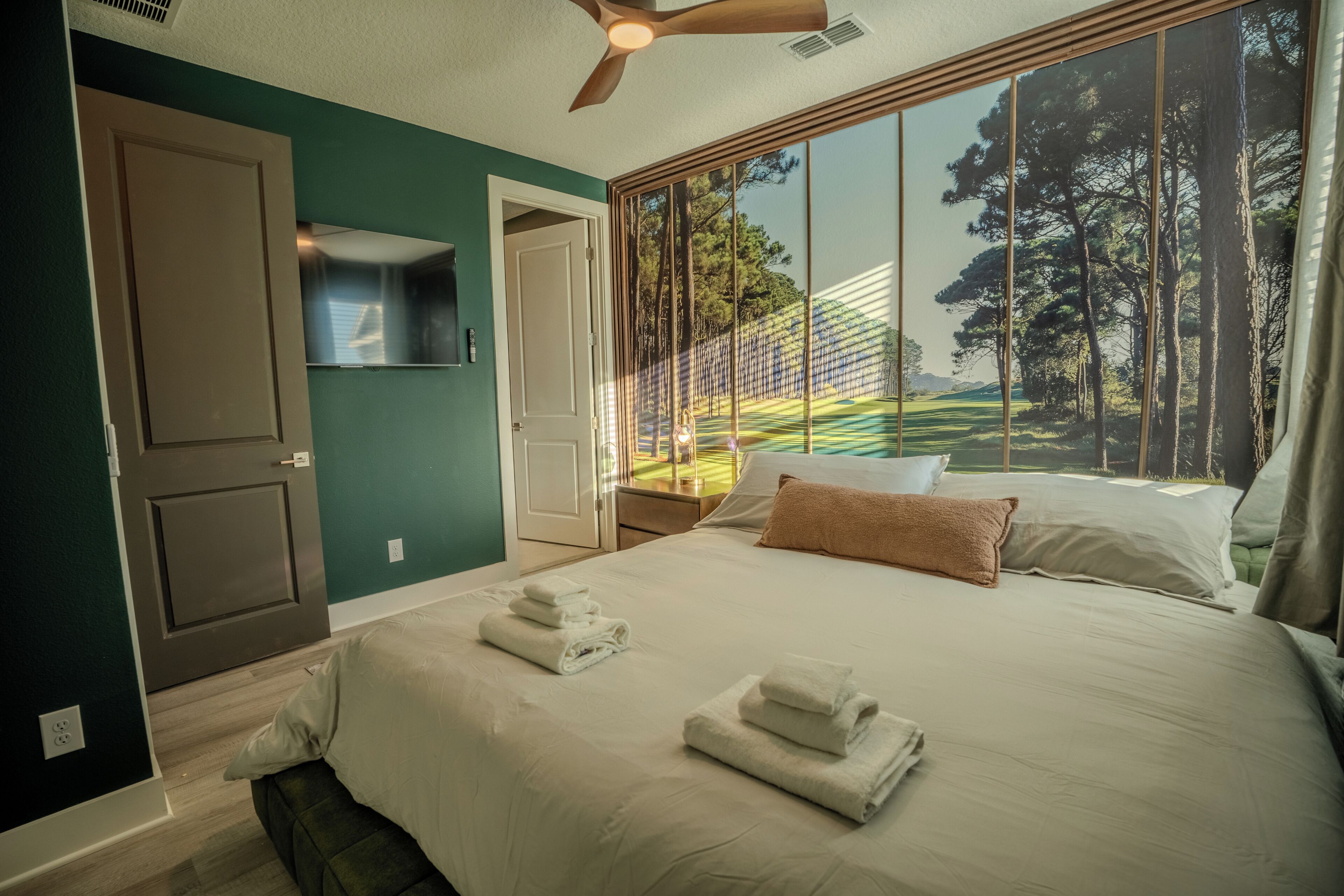 Iron/ironing board, free WiFi, bed sheets