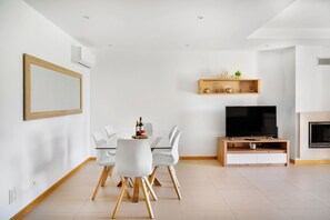 Dining - Apartment in Baia Village Condominium with Swimming Pool (Albufeira)
