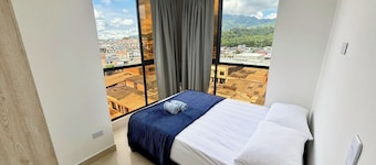 Wake up to panoramic mountain views in Guadalupe, Dosquebradas