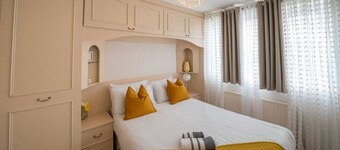 Spacious 3BR Home in Westhoughton | Free Parking |