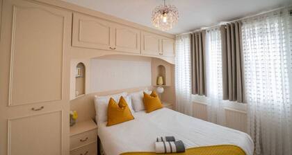 Spacious 3BR Home in Westhoughton | Free Parking |