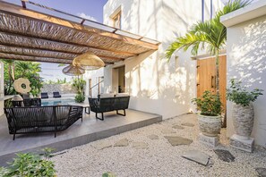 Terrace/patio - Beautiful 4-bedroom villa, special price for the month of March (Bali)