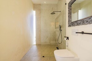 Shower, hair dryer, bidet, towels - Beautiful 4-bedroom villa, special price for the month of March (Bali)