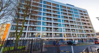 Central 1BR | Walk to Uni, Hospital & City Centre