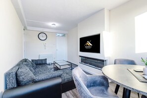 TV, fireplace