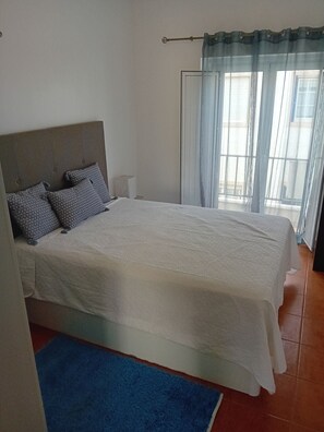2 bedrooms, iron/ironing board, free WiFi, bed sheets - Comfortable apartment on the beautiful beach of Nazaré  (Nazaré)