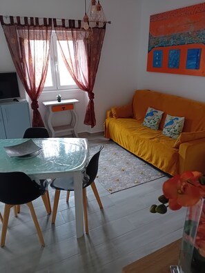 TV - Comfortable apartment on the beautiful beach of Nazaré  (Nazaré)