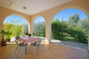 Terrace/patio - Apartment With Pool Near Kanegra Beach (Umag)