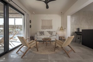 TV - Bianco Boutique Villas - Eve (33F2+9P2 Pefki, Greece)