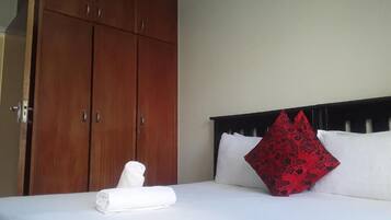 Schreibtisch, Bügeleisen/Bügelbrett, kostenloses WLAN