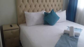 Schreibtisch, Bügeleisen/Bügelbrett, kostenloses WLAN