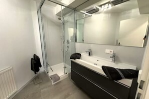 Dusche, Haartrockner, Seife