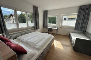 Bügeleisen/Bügelbrett, WLAN, Bettwäsche