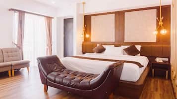 Junior Double Room, Balcony, Mountain View | Desk, blackout drapes, iron/ironing board, free WiFi