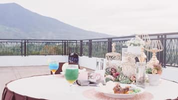 2 restaurants, breakfast, lunch, dinner served; Indonesian cuisine