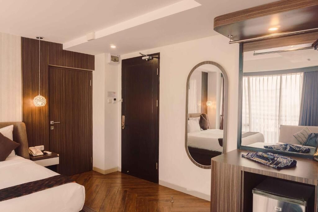 Dobbeltrom – grand, fjellutsikt | Skrivebord, blendingsgardiner, strykejern/-brett og wi-fi (inkludert)