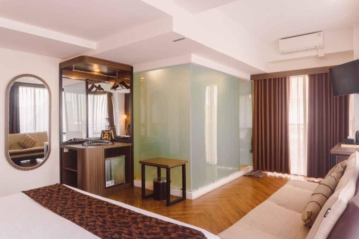 Dobbeltrom – exclusive, balkong, byutsikt | Skrivebord, blendingsgardiner, strykejern/-brett og wi-fi (inkludert)