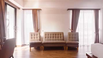 Junior Double Room, Balcony, Mountain View | Interior