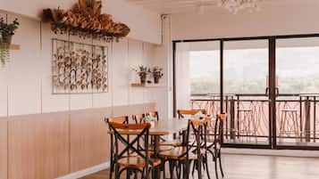 2 restaurants, breakfast, lunch, dinner served; Indonesian cuisine