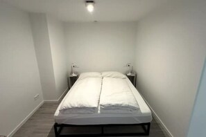 Bügeleisen/Bügelbrett, WLAN, Bettwäsche