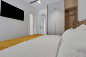 Strykejern/-brett, internettilgang og sengetøy