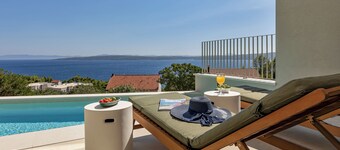 Deluxe 4BR Villa Vista Divina w/ Pool