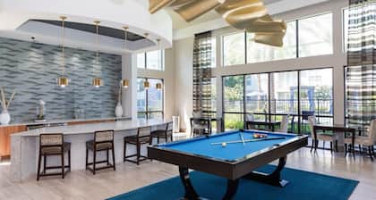 Cozy 1-bedroom apartment in fabulous Houston with AC and gym access