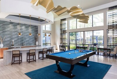 Cozy 1-bedroom apartment in fabulous Houston with AC and gym access