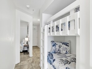 熨斗/熨衫板、Wi-Fi、床單