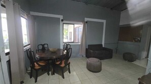 Nhà, 2 phòng ngủ, hút thuốc, hiên | Khu ăn uống