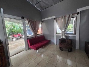 Nhà, 2 phòng ngủ, hút thuốc, hiên | Phòng khách