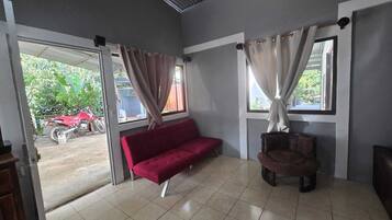 Maison, 2 chambres, fumeurs, terrasse | Salle de séjour