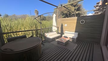 Apartment | Outdoor dining