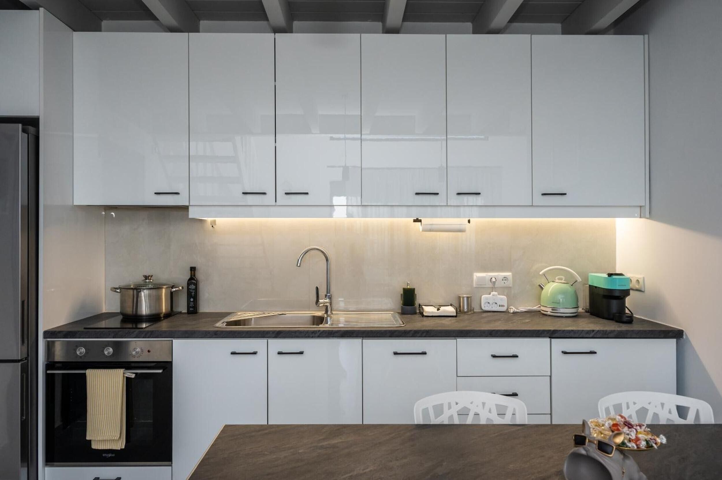 Fridge, oven, stovetop, dishwasher