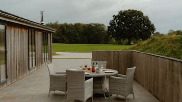 Cabin | Outdoor dining