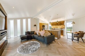 Deluxe Cabin | Living area