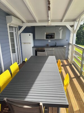 Outdoor dining - Calm and relaxing lemon villa (Ducos)