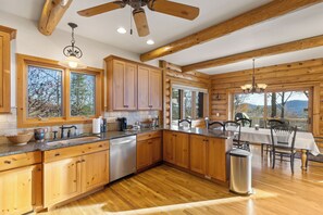 Fridge, microwave, oven, stovetop - Laurel Hill - Beautiful Log Home w Mtn Views in Sapphire NC (Sapphire)