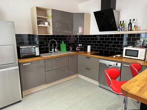 Fridge, microwave, oven, stovetop - Beautiful house with all comforts - 6 people - 50 m from the beach (Saint-Jean-de-Monts)