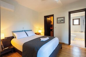 Ferros/tábuas de passar roupa, berço de viagem, Wi-Fi, roupa de cama