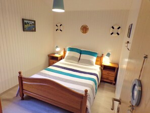 3 bedrooms, desk - Gîte Ecluse 18 - Authentic lock keeper's house (Henridorff)