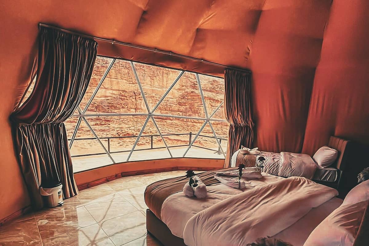 Soundproofing, free WiFi